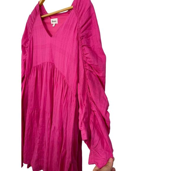 &Merci Pink V-neck Ruched Sleeve Tiered Shift Dress Size Medium - Picture 2 of 6